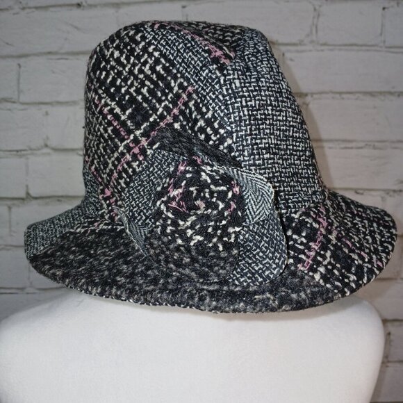 WOMENS TWEED FEDORA BLACK, GRAY, WHITE WITH A HINT OF PINK, FLOWER ACCENT ONFA - Picture 1 of 6